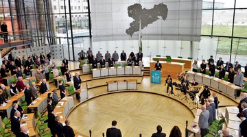 Vorschaubild für Volkstrauertag 2018 - Gedenkfeier im Sächsischen Landtag